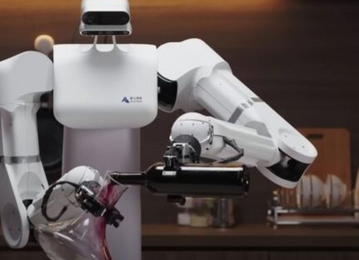 Почистит овощи, пропылесосит и нальёт вина: Astribot показала удивительно шустрого робота